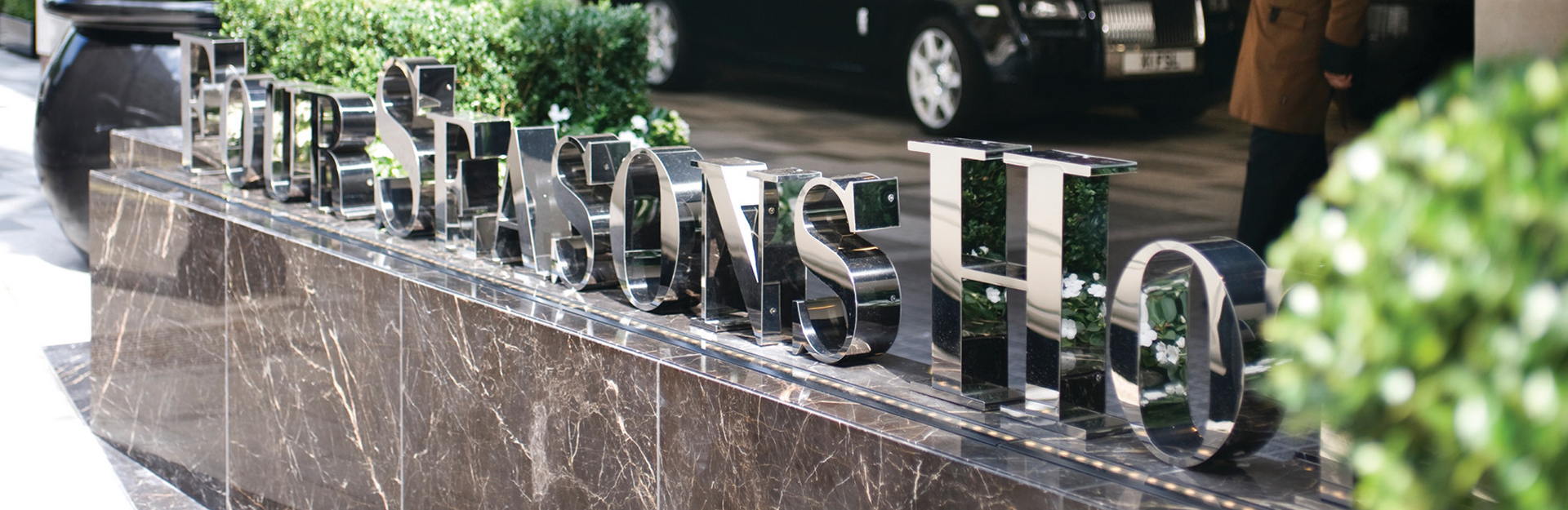 Four Seasons Hotel London at Park Lane banner 1