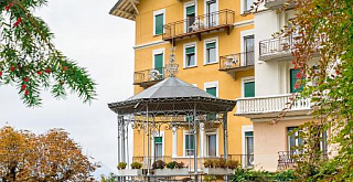 Surval Montreux 32
