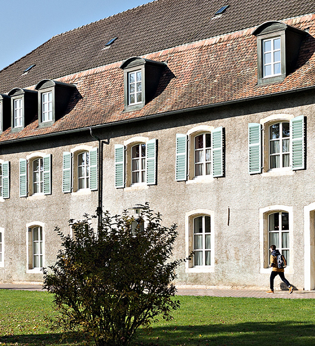 Saint-Charles International School 