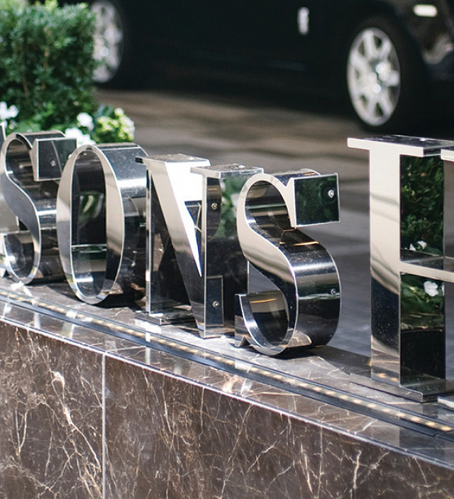 Four Seasons Hotel London at Park Lane banner 1