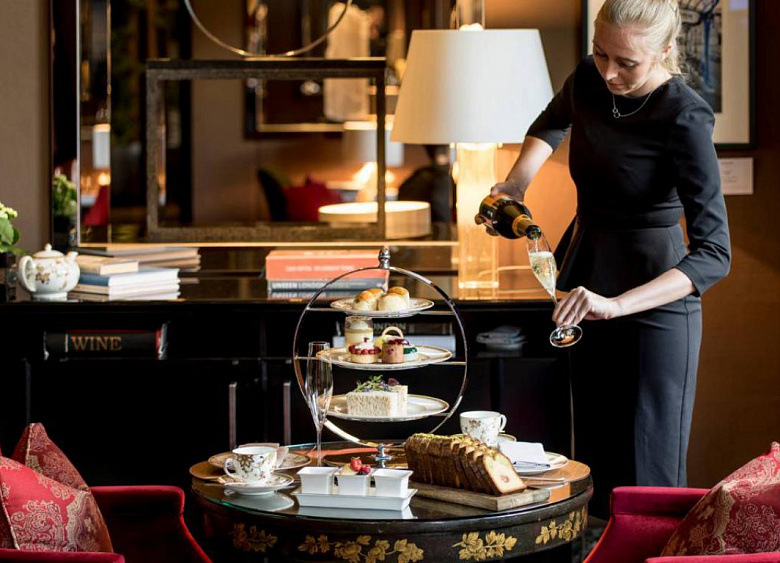 Four Seasons Hotel London at Park Lane 10