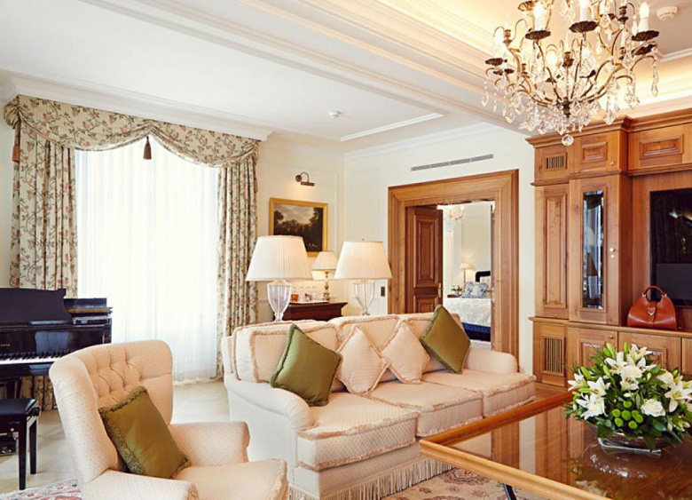 Hotel Badrutt’s Palace  13